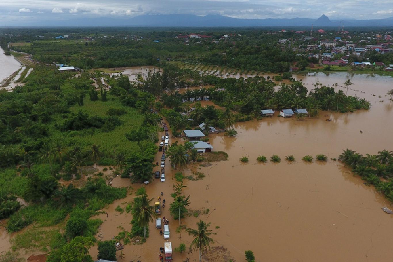 Endonezya'da sel: 100 binden fazla kişi olumsuz etkilendi